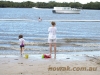 Australijska leniwa niedziela Nowaków na plaży w Jacobs Well